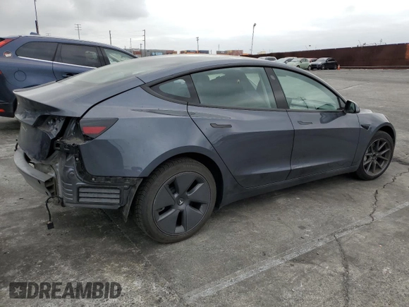 2022 Tesla Model 3 z VIN 5YJ3E1EA0NF375126, wystawiony jako Copart lot #53294925 z przebiegiem 28 318 mil mil oraz Szkoda całkowita • Salvage title. Historia ofert i sprzedaży dostępna na DreamBid. Obrazek 3.