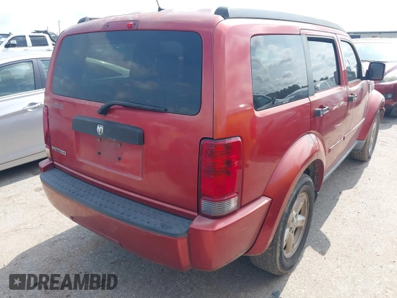 2008 Dodge Nitro SXT z VIN 1D8GT28K18W259419, wystawiony jako IAAI lot #42406662 z przebiegiem 197 382 mil mil oraz . Historia ofert i sprzedaży dostępna na DreamBid. Obrazek 4.