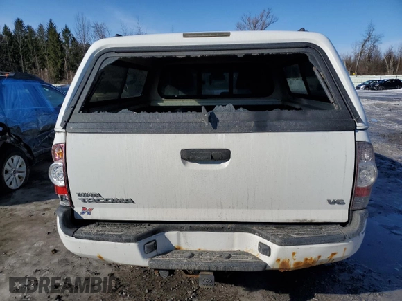 2013 Toyota Tacoma z VIN 5TFUU4EN6DX077146, wystawiony jako Copart lot #46538805 z przebiegiem 117 553 mil mil oraz Szkoda całkowita • Salvage title. Historia ofert i sprzedaży dostępna na DreamBid. Obrazek 6.