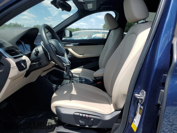 2021 BMW X1 sDrive28i z VIN WBXJG7C06M5S00879, wystawiony jako Copart lot #55572445 z przebiegiem 28 252 mil mil oraz Tytuł czysty. Historia ofert i sprzedaży dostępna na DreamBid. Obrazek 7.