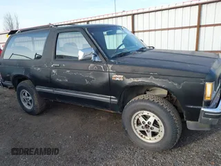 1987 GMC Jimmy z VIN 1GKCT18RXH0522504, wystawiony jako IAAI lot #41742344 z przebiegiem 309 425 mil mil oraz . Historia ofert i sprzedaży dostępna na DreamBid. Obrazek 1.