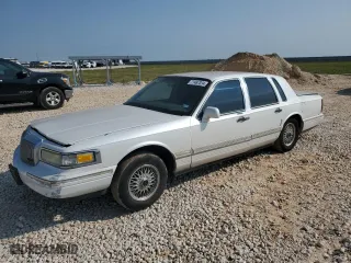 1997 Lincoln Town Car Signature with VIN 1LNLM82W9VY681894, listed as a Copart auction lot 71467034 with 129,142 mi miles and Salvage Title. Bid and sale history available at carsss.com. Image 1.