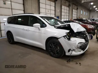 2020 Chrysler Pacifica Launch Edition z VIN 2C4RC3BG7LR263686, wystawiony jako Copart lot #43250555 z przebiegiem 84 807 mil mil oraz Szkody całkowita. Historia ofert i sprzedaży dostępna na DreamBid. Obrazek 4.