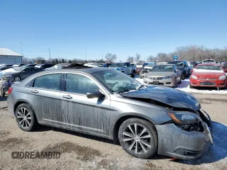 2013 Chrysler 200 Limited with VIN 1C3CCBCG3DN679445, listed as a Copart auction lot 46156645 with 127,788 mi miles and Salvage Title. Bid and sale history available at DreamBid. Image 4.