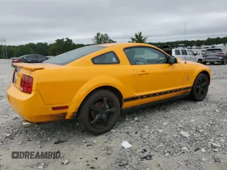 2007 Ford Mustang Deluxe z VIN 1ZVFT80N675218322, wystawiony jako Copart lot #58667435 z przebiegiem 159 320 mil mil oraz Czysty tytuł • Clean title. Historia ofert i sprzedaży dostępna na DreamBid. Obrazek 3.