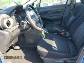 2024 Nissan Versa S z VIN 3N1CN8DV8RL849203, wystawiony jako Copart lot #56414195 z przebiegiem 22 127 mil mil oraz Szkoda całkowita • Salvage title. Historia ofert i sprzedaży dostępna na DreamBid. Obrazek 7.