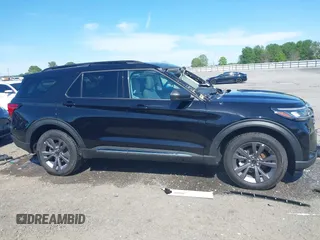 2025 Ford Explorer Active z VIN 1FMUK8DH8SGA47342, wystawiony jako IAAI lot #42074508 z przebiegiem 2776 mil mil oraz . Historia ofert i sprzedaży dostępna na DreamBid. Obrazek 14.