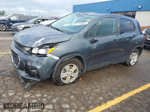 2021 Chevrolet Trax LS z VIN KL7CJKSB7MB331458, wystawiony jako Copart lot #61146094 z przebiegiem 51 419 mil mil oraz Nie do naprawy • Non repairable. Historia ofert i sprzedaży dostępna na DreamBid. Obrazek 1.