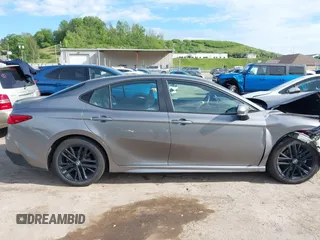 2025 Toyota Camry LE z VIN 4T1DAACK9SU518259, wystawiony jako IAAI lot #42225124 z przebiegiem 222 mil mil oraz . Historia ofert i sprzedaży dostępna na DreamBid. Obrazek 14.