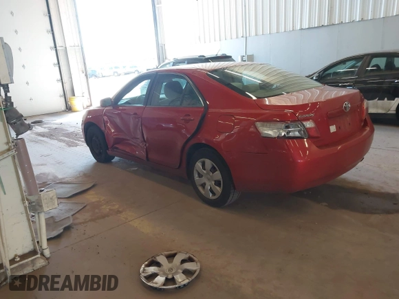 2007 Toyota Camry CE z VIN 4T4BE46K37R004090, wystawiony jako IAAI lot #42028376 z przebiegiem 110 803 mil mil oraz . Historia ofert i sprzedaży dostępna na DreamBid. Obrazek 3.