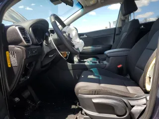 2022 Kia Sportage LX z VIN KNDPM3AC0N7023029, wystawiony jako Copart lot #57183955 z przebiegiem 21 653 mil mil oraz Szkoda całkowita • Salvage title. Historia ofert i sprzedaży dostępna na DreamBid. Obrazek 7.