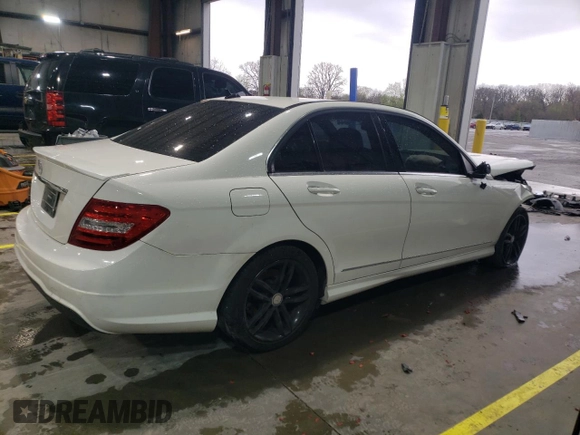 2014 Mercedes-Benz C 250 Sport z VIN WDDGF4HB1EA938087, wystawiony jako Copart lot #51686845 z przebiegiem 92 879 mil mil oraz Szkoda całkowita • Salvage title. Historia ofert i sprzedaży dostępna na DreamBid. Obrazek 3.