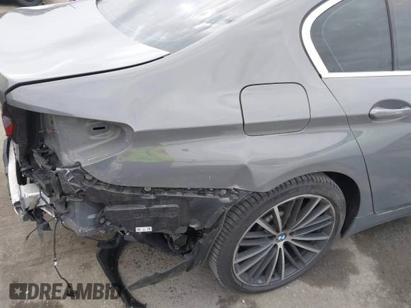2021 BMW 5 Series 530i with VIN WBA53BH08MWX16268, listed as a IAAI auction lot 42065485 with 42,659 mi miles and . Bid and sale history available at DreamBid. Image 18.