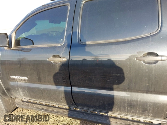 2006 Toyota Tacoma z VIN 5TELU42N26Z271569, wystawiony jako IAAI lot #41760118 z przebiegiem 123 299 mil mil oraz . Historia ofert i sprzedaży dostępna na DreamBid. Obrazek 14.
