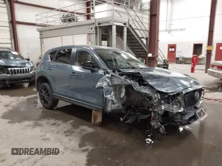 2021 Mazda CX-5 Carbon Edition z VIN JM3KFBCM3M0437294, wystawiony jako IAAI lot #42190676 z przebiegiem 34 117 mil mil oraz . Historia ofert i sprzedaży dostępna na DreamBid. Obrazek 1.