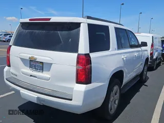 2019 Chevrolet Tahoe LT z VIN 1GNSKBKC1KR252836, wystawiony jako IAAI lot #42339607 z przebiegiem 106 428 mil mil oraz . Historia ofert i sprzedaży dostępna na DreamBid. Obrazek 1.