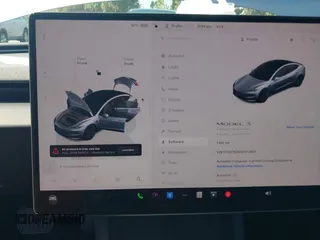 2025 Tesla Model 3 Long Range z VIN 5YJ3E1EB9SF873801, wystawiony jako IAAI lot #42141255 z przebiegiem 1612 mil mil oraz . Historia ofert i sprzedaży dostępna na DreamBid. Obrazek 18.