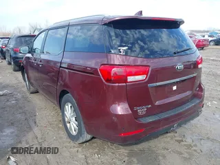 2017 Kia Sedona LX with VIN KNDMB5C19H6284704, listed as a IAAI auction lot 41756190 with 101,488 mi miles. Bid and sale history available at carsss.com. Image 3.