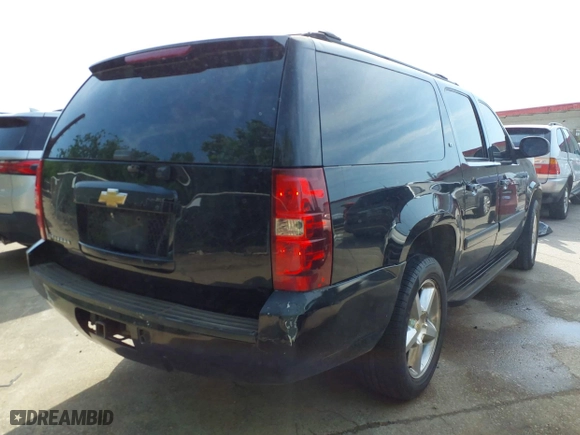 2007 Chevrolet Suburban LTZ with VIN 3GNFC160X7G112218, listed as a IAAI auction lot 42025105 with 316,645 mi miles. Bid and sale history available at carsss.com. Image 6.