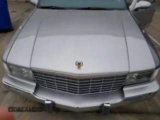 1996 Cadillac Fleetwood z VIN 1G6DW52P3TR710083, wystawiony jako Copart lot #52963025 z przebiegiem 130 658 mil mil oraz Czysty tytuł • Clean title. Historia ofert i sprzedaży dostępna na DreamBid. Obrazek 12.