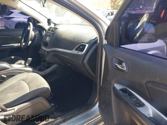 2017 Dodge Journey SXT z VIN 3C4PDCBG0HT530742, wystawiony jako IAAI lot #41997800 z przebiegiem 189 186 mil mil oraz . Historia ofert i sprzedaży dostępna na DreamBid. Obrazek 5.