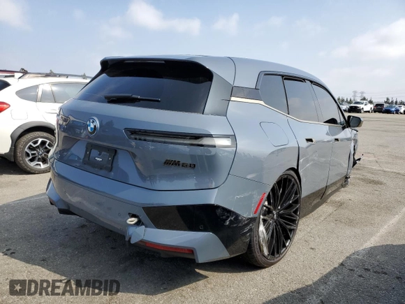 2023 BMW iX M60 z VIN WB533CF02PCL29526, wystawiony jako Copart lot #50676894 z przebiegiem 7 865 mil mil oraz . Historia ofert i sprzedaży dostępna na DreamBid. Obrazek 3.