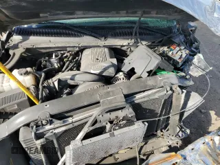 2001 Chevrolet Suburban LS with VIN 3GNFK16T21G162731, listed as a Copart auction lot 83425394 with 231,377 mi miles and Salvage Title. Bid and sale history available at carsss.com. Image 12.