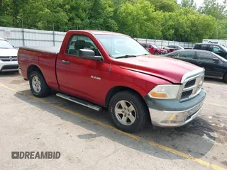 2010 Dodge 1500 ST z VIN 3D7JB1EPXAG111152, wystawiony jako IAAI lot #42423866 z przebiegiem 186 107 mil mil oraz . Historia ofert i sprzedaży dostępna na DreamBid. Obrazek 1.