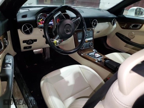 2017 Mercedes-Benz SLC 300 z VIN WDDPK3JA3HF140463, wystawiony jako Copart lot #86628104 z przebiegiem 57 769 mil mil oraz Szkoda całkowita • Salvage title. Historia ofert i sprzedaży dostępna na DreamBid. Obrazek 8.