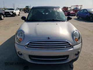 2013 MINI Clubman z VIN WMWZF3C50DT489385, wystawiony jako Copart lot #55945825 z przebiegiem 96 607 mil mil oraz Szkody całkowita. Historia ofert i sprzedaży dostępna na DreamBid. Obrazek 5.