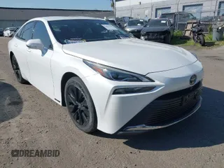 2021 Toyota Mirai XLE with VIN JTDAAAAA1MA002600, listed as a IAAI auction lot 41827164 with 31,602 mi miles and . Bid and sale history available at carsss.com. Image 1.