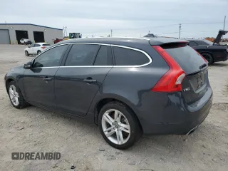 2015 Volvo V60 z VIN YV1612SM3F1227490, wystawiony jako Copart lot #60640875 z przebiegiem 148 683 mil mil oraz Czysty tytuł • Clean title. Historia ofert i sprzedaży dostępna na DreamBid. Obrazek 2.