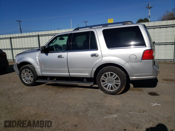 2011 Lincoln Navigator z VIN 5LMJJ2H55BEJ08058, wystawiony jako Copart lot #89203185 z przebiegiem 125 732 mil mil oraz Szkoda całkowita • Salvage title. Historia ofert i sprzedaży dostępna na DreamBid. Obrazek 2.