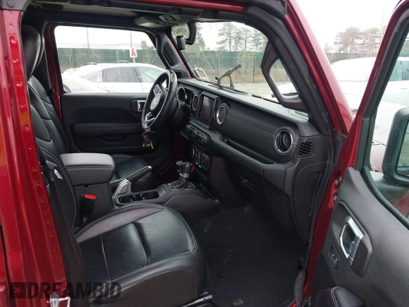 2021 Jeep Wrangler Unlimited Sahara z VIN 1C4HJXEG3MW720572, wystawiony jako IAAI lot #41899645 z przebiegiem 43 097 mil mil oraz . Historia ofert i sprzedaży dostępna na DreamBid. Obrazek 5.