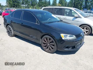2011 Volkswagen Jetta SE z VIN 3VWDZ7AJ0BM323761, wystawiony jako IAAI lot #42686425 z przebiegiem 142 518 mil mil oraz . Historia ofert i sprzedaży dostępna na DreamBid. Obrazek 1.