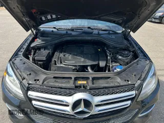 2018 Mercedes-Benz GLE 350 z VIN 4JGDA5JB4JB033015, wystawiony jako Copart lot #57177215 z przebiegiem 176 832 mil mil oraz Czysty tytuł • Clean title. Historia ofert i sprzedaży dostępna na DreamBid. Obrazek 8.