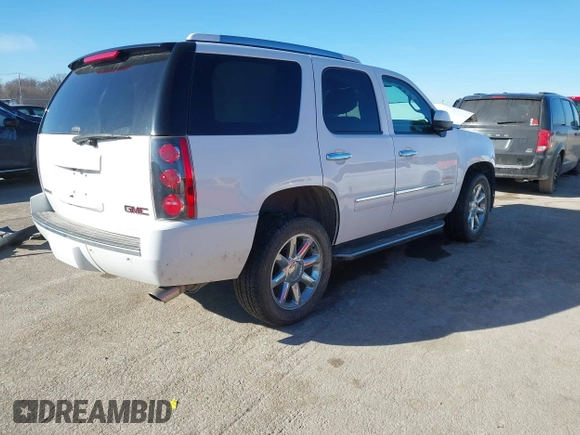 2014 GMC Yukon Denali with VIN 1GKS2EEF2ER111301, listed as a IAAI auction lot 41636112 with 185,956 mi miles. Bid and sale history available at carsss.com. Image 4.