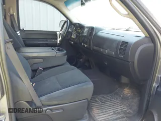 2008 Chevrolet Silverado 1500 1LT with VIN 2GCEC130281145698, listed as a IAAI auction lot 41883409 with 235,900 mi miles and . Bid and sale history available at DreamBid. Image 5.