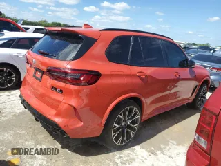 2023 BMW X5 M z VIN 5YMJU0C07P9P13978, wystawiony jako Copart lot #49664573 z przebiegiem Nie podano mil oraz . Historia ofert i sprzedaży dostępna na DreamBid. Obrazek 3.