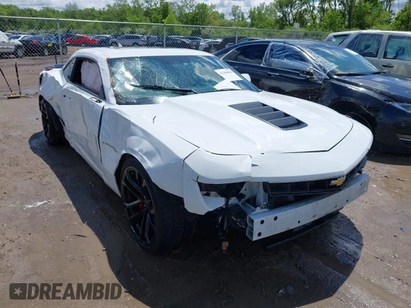 2015 Chevrolet Camaro SS z VIN 2G1FJ1EW8F9105046, wystawiony jako IAAI lot #42306850 z przebiegiem 59 861 mil mil oraz . Historia ofert i sprzedaży dostępna na DreamBid. Obrazek 1.