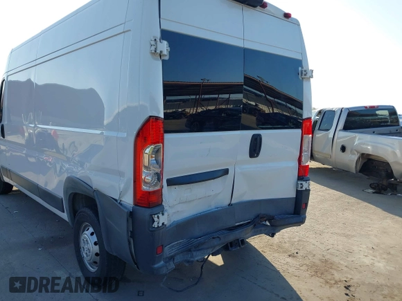 2015 Ram ProMaster Cargo z VIN 3C6TRVDG8FE501040, wystawiony jako IAAI lot #41973468 z przebiegiem 151 465 mil mil oraz . Historia ofert i sprzedaży dostępna na DreamBid. Obrazek 6.