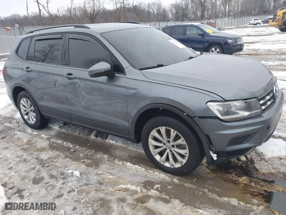 2018 Volkswagen Tiguan S with VIN 3VV0B7AX1JM143571, listed as a IAAI auction lot 41555436 with 72,545 mi miles. Bid and sale history available at carsss.com. Image 1.