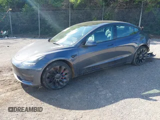2023 Tesla Model 3 Performance z VIN 5YJ3E1ECXPF482320, wystawiony jako IAAI lot #42289417 z przebiegiem 31 296 mil mil oraz . Historia ofert i sprzedaży dostępna na DreamBid. Obrazek 2.