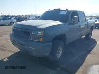 2005 Chevrolet Silverado 3500 SRW LT with VIN 1GCHK33215F897250, listed as a IAAI auction lot 41468908 with 386,679 mi miles. Bid and sale history available at carsss.com. Image 2.