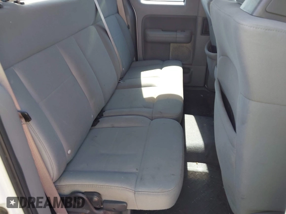 2007 Ford F-150 STX z VIN 1FTRX12W37NA09847, wystawiony jako IAAI lot #42562831 z przebiegiem 170 785 mil mil oraz . Historia ofert i sprzedaży dostępna na DreamBid. Obrazek 8.