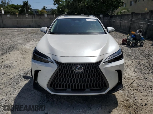 2024 Lexus NX 350 Premium z VIN JTJGGCEZ8R2011040, wystawiony jako Copart lot #51504025 z przebiegiem 15 757 mil mil oraz Nie do naprawy • Non repairable. Historia ofert i sprzedaży dostępna na DreamBid. Obrazek 5.