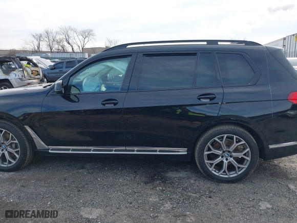 2021 BMW X7 xDrive40i with VIN 5UXCW2C08M9E57046, listed as a IAAI auction lot 41601223 with 43,988 mi miles. Bid and sale history available at carsss.com. Image 14.