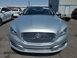 2015 Jaguar XJ with VIN SAJWJ1CD4F8V82496, listed as a Copart auction lot 71013474 with 52,744 mi miles and Salvage title. Bid and sale history available at DreamBid. Image 5.