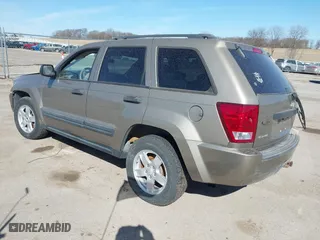 2005 Jeep Grand Cherokee Laredo with VIN 1J4GR48K85C540116, listed as a IAAI auction lot 41816065 with 137,388 mi miles. Bid and sale history available at carsss.com. Image 3.