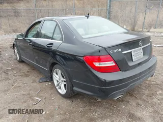 2013 Mercedes-Benz C 300 Sport с VIN WDDGF8AB9DR286014, выставлен на аукционе IAAI как лот 41878422 с пробегом 83 702 миль миль и . История ставок и продаж доступна на DreamBid. Изображение 3.
